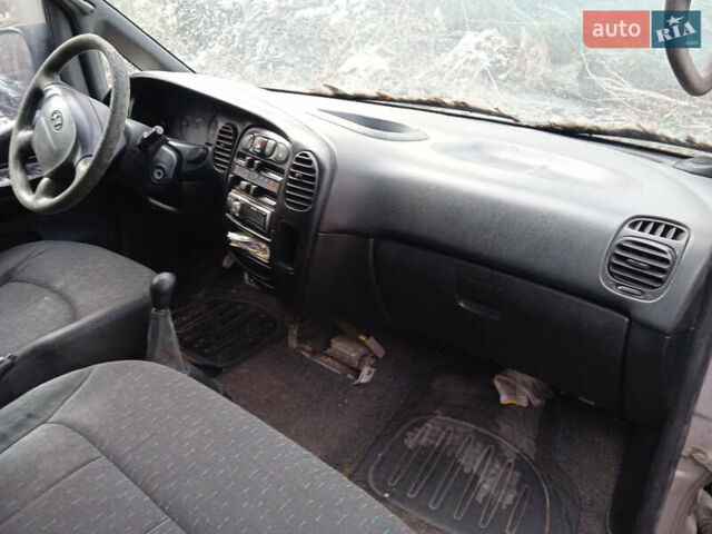 Серый Хендай H-1, объемом двигателя 2.5 л и пробегом 270 тыс. км за 3500 $, фото 6 на Automoto.ua