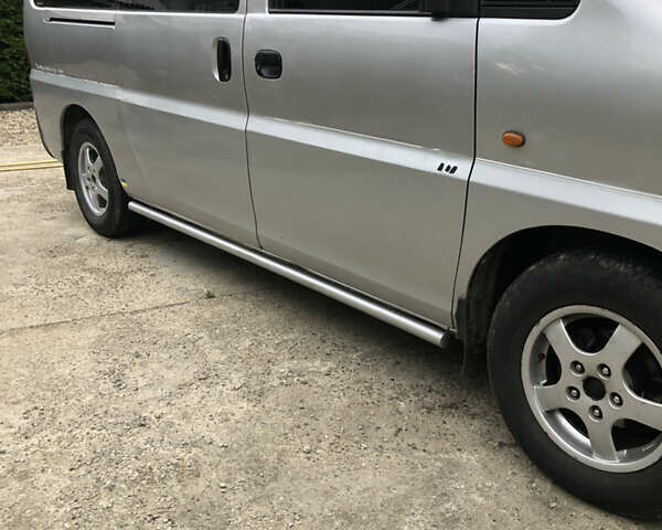 Серый Хендай H-1, объемом двигателя 2.5 л и пробегом 842 тыс. км за 2950 $, фото 1 на Automoto.ua