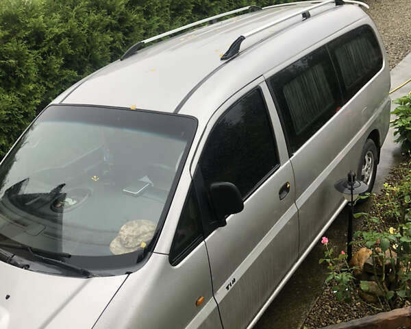 Серый Хендай H-1, объемом двигателя 2.5 л и пробегом 842 тыс. км за 2950 $, фото 3 на Automoto.ua