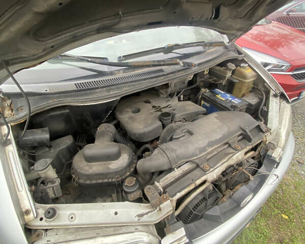 Серый Хендай H-1, объемом двигателя 2.5 л и пробегом 350 тыс. км за 2900 $, фото 1 на Automoto.ua