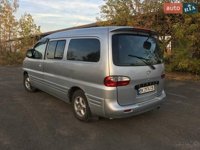 Серый Хендай H-1, объемом двигателя 2.5 л и пробегом 600 тыс. км за 4500 $, фото 4 на Automoto.ua