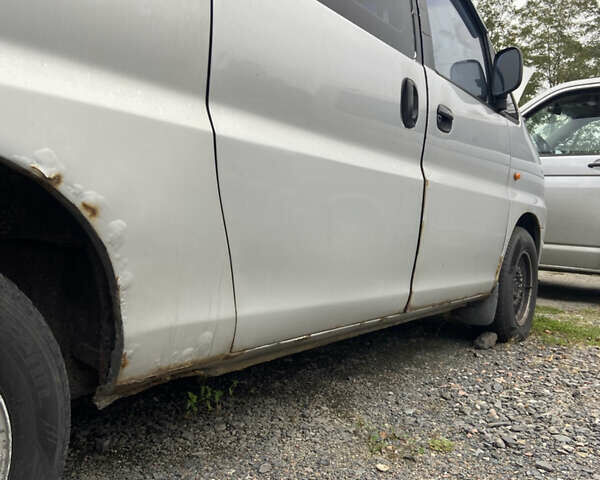 Серый Хендай H-1, объемом двигателя 2.5 л и пробегом 350 тыс. км за 2900 $, фото 4 на Automoto.ua