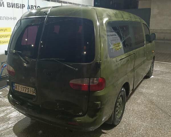 Сірий Хендай H-1, об'ємом двигуна 2.48 л та пробігом 225 тис. км за 3900 $, фото 4 на Automoto.ua