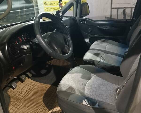 Сірий Хендай H-1, об'ємом двигуна 2.48 л та пробігом 225 тис. км за 3900 $, фото 1 на Automoto.ua