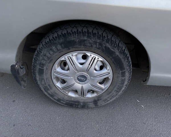 Сірий Хендай H-1, об'ємом двигуна 2.5 л та пробігом 398 тис. км за 4200 $, фото 31 на Automoto.ua