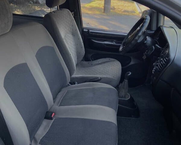 Сірий Хендай H-1, об'ємом двигуна 2.5 л та пробігом 398 тис. км за 4200 $, фото 16 на Automoto.ua