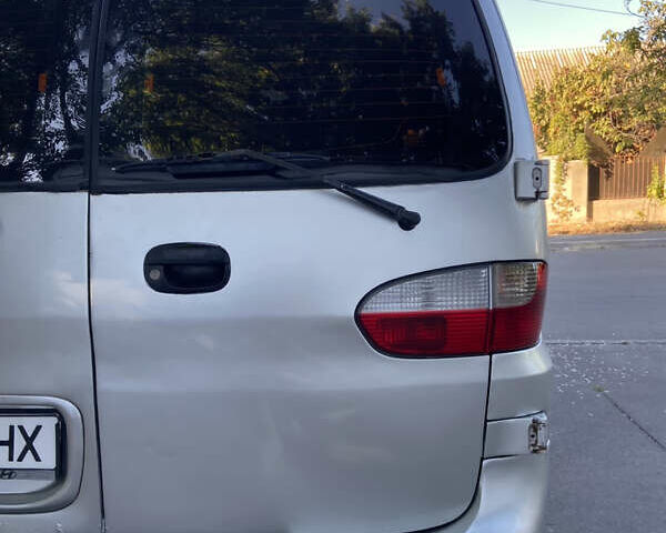 Сірий Хендай H-1, об'ємом двигуна 2.5 л та пробігом 398 тис. км за 4200 $, фото 28 на Automoto.ua