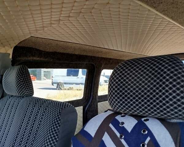 Серый Хендай H-1, объемом двигателя 2.5 л и пробегом 300 тыс. км за 3000 $, фото 8 на Automoto.ua