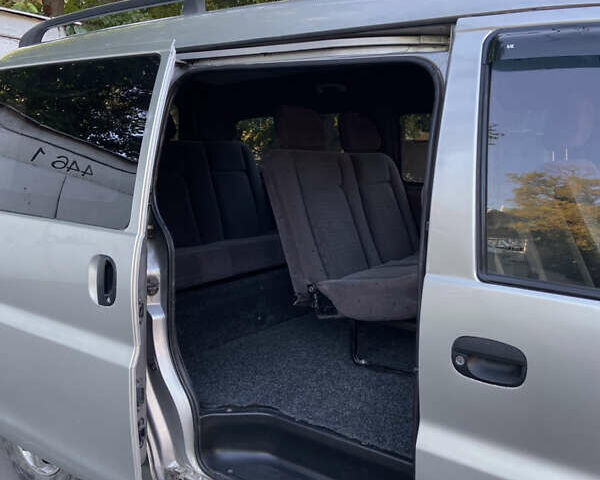 Сірий Хендай H-1, об'ємом двигуна 2.5 л та пробігом 398 тис. км за 4200 $, фото 12 на Automoto.ua