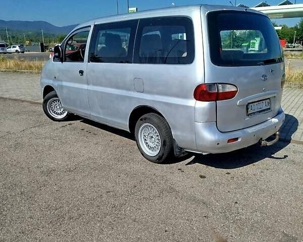 Серый Хендай H-1, объемом двигателя 2.5 л и пробегом 300 тыс. км за 3000 $, фото 7 на Automoto.ua