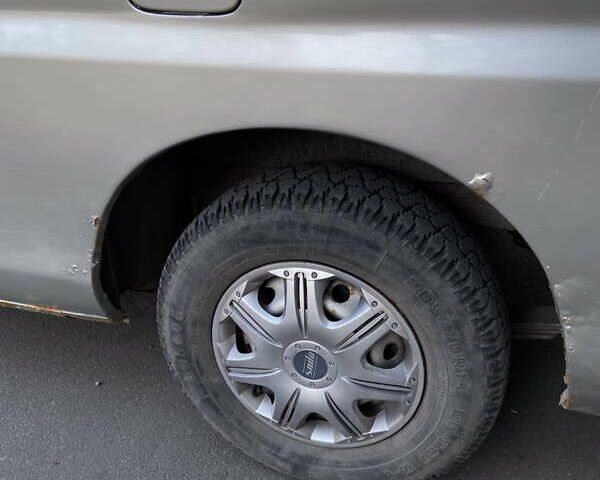 Сірий Хендай H-1, об'ємом двигуна 2.5 л та пробігом 398 тис. км за 4200 $, фото 32 на Automoto.ua