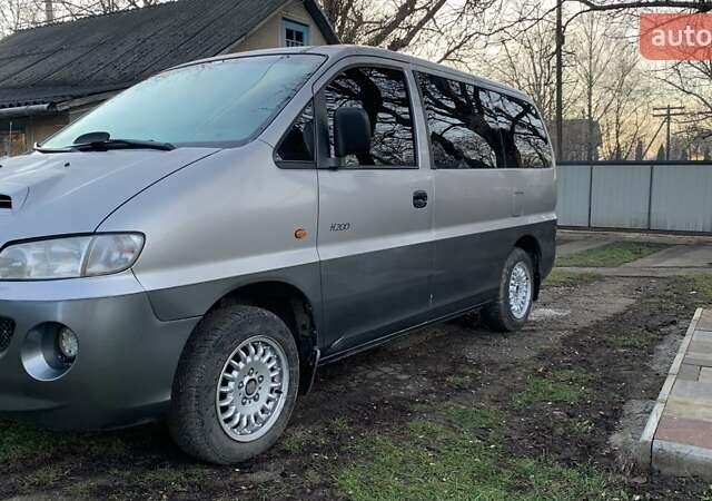 Серый Хендай H-1, объемом двигателя 2.48 л и пробегом 317 тыс. км за 5200 $, фото 7 на Automoto.ua