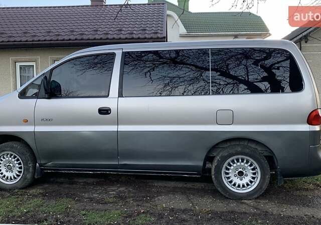 Серый Хендай H-1, объемом двигателя 2.48 л и пробегом 317 тыс. км за 5200 $, фото 8 на Automoto.ua