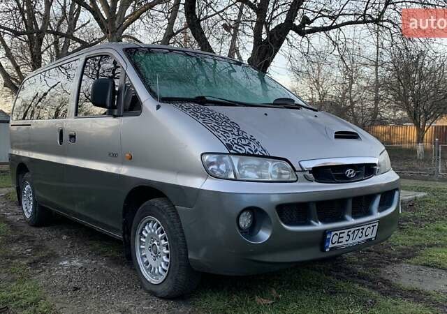 Серый Хендай H-1, объемом двигателя 2.48 л и пробегом 317 тыс. км за 5200 $, фото 1 на Automoto.ua