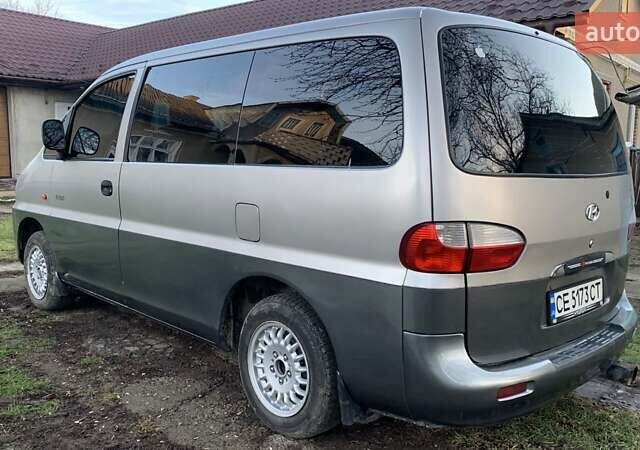 Серый Хендай H-1, объемом двигателя 2.48 л и пробегом 317 тыс. км за 5200 $, фото 5 на Automoto.ua