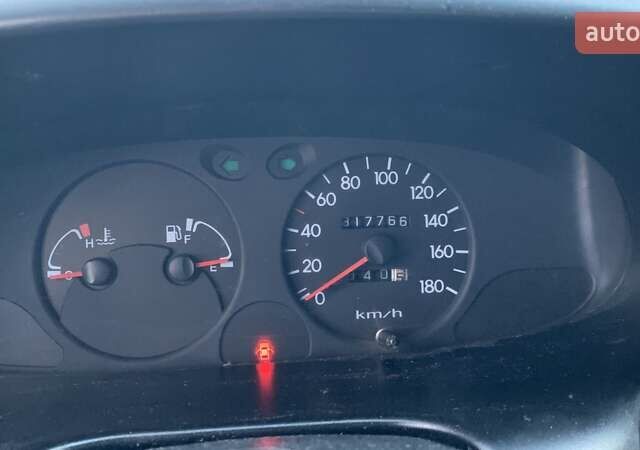 Сірий Хендай H-1, об'ємом двигуна 2.48 л та пробігом 317 тис. км за 5200 $, фото 10 на Automoto.ua