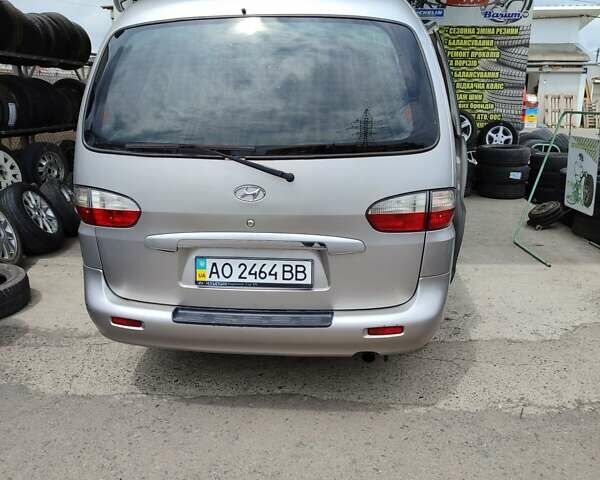 Серый Хендай H-1, объемом двигателя 2.5 л и пробегом 260 тыс. км за 5999 $, фото 7 на Automoto.ua