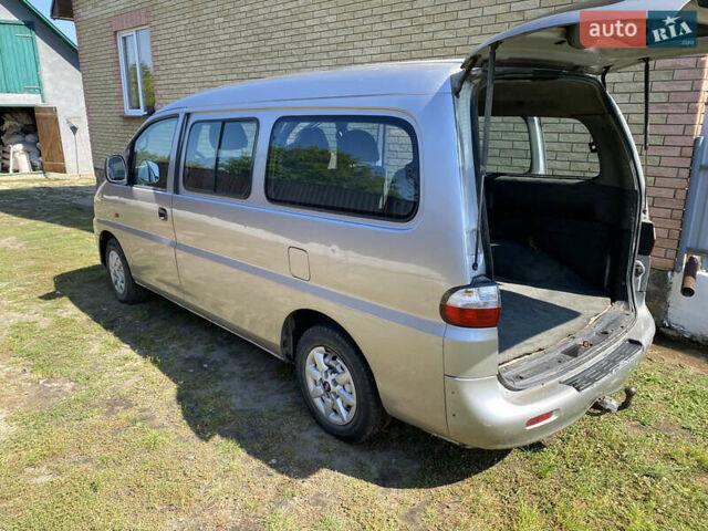 Серый Хендай H-1, объемом двигателя 2.48 л и пробегом 300 тыс. км за 3300 $, фото 2 на Automoto.ua