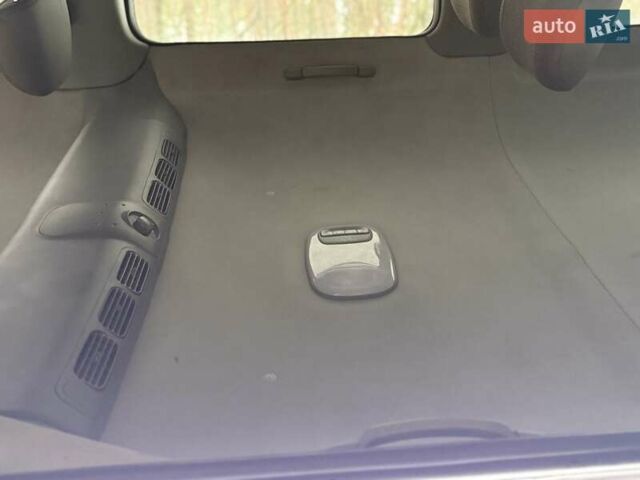 Сірий Хендай H-1, об'ємом двигуна 2.35 л та пробігом 175 тис. км за 4999 $, фото 53 на Automoto.ua