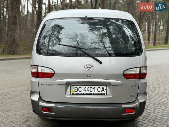 Сірий Хендай H-1, об'ємом двигуна 2.35 л та пробігом 175 тис. км за 4999 $, фото 15 на Automoto.ua