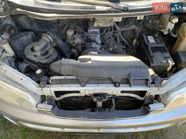 Серый Хендай H-1, объемом двигателя 2.48 л и пробегом 300 тыс. км за 3300 $, фото 13 на Automoto.ua