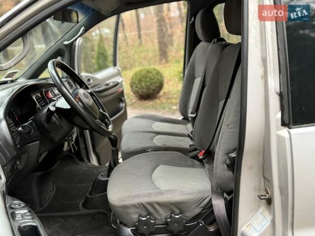 Сірий Хендай H-1, об'ємом двигуна 2.35 л та пробігом 175 тис. км за 4999 $, фото 43 на Automoto.ua