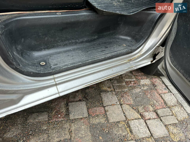 Серый Хендай H-1, объемом двигателя 2.5 л и пробегом 192 тыс. км за 5350 $, фото 10 на Automoto.ua