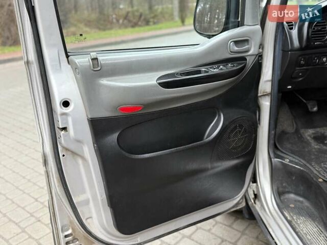 Сірий Хендай H-1, об'ємом двигуна 2.35 л та пробігом 175 тис. км за 4999 $, фото 36 на Automoto.ua