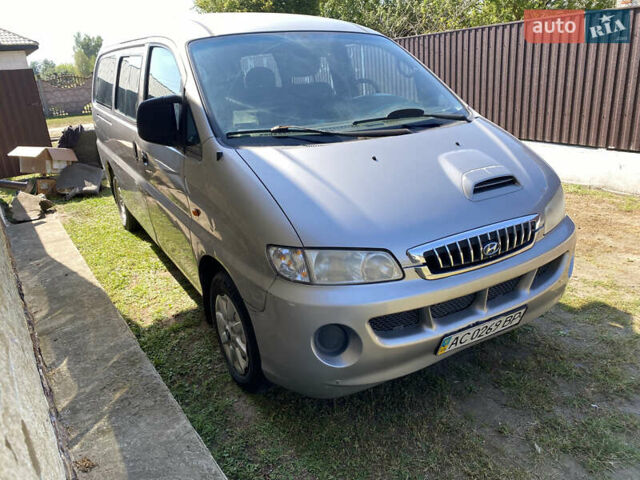 Серый Хендай H-1, объемом двигателя 2.48 л и пробегом 300 тыс. км за 3300 $, фото 3 на Automoto.ua