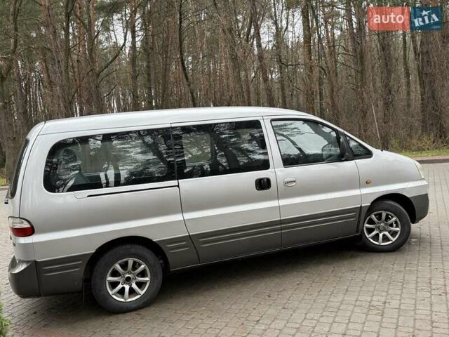 Сірий Хендай H-1, об'ємом двигуна 2.35 л та пробігом 175 тис. км за 4999 $, фото 29 на Automoto.ua