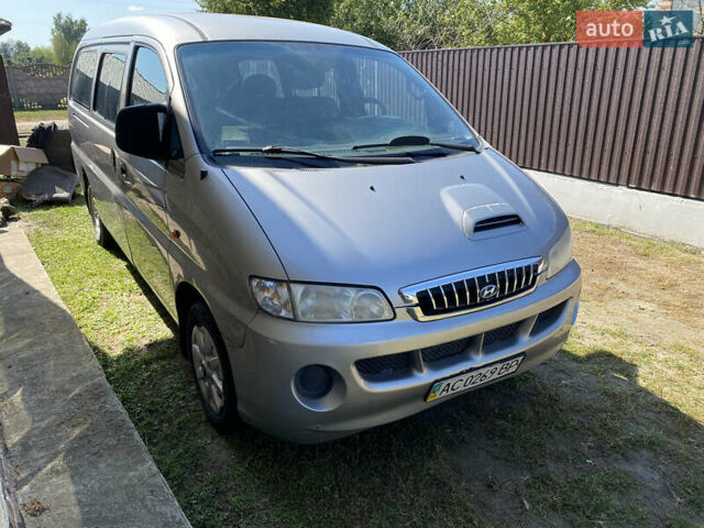 Серый Хендай H-1, объемом двигателя 2.48 л и пробегом 300 тыс. км за 3300 $, фото 5 на Automoto.ua