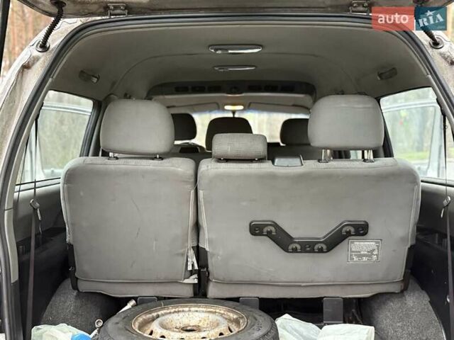 Сірий Хендай H-1, об'ємом двигуна 2.35 л та пробігом 175 тис. км за 4999 $, фото 60 на Automoto.ua