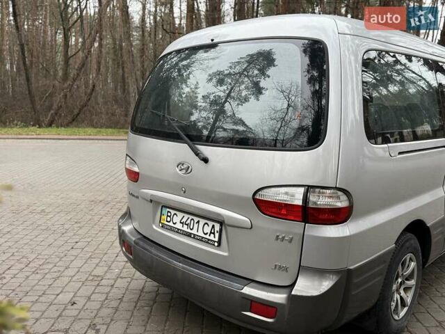 Серый Хендай H-1, объемом двигателя 2.35 л и пробегом 175 тыс. км за 4550 $, фото 20 на Automoto.ua