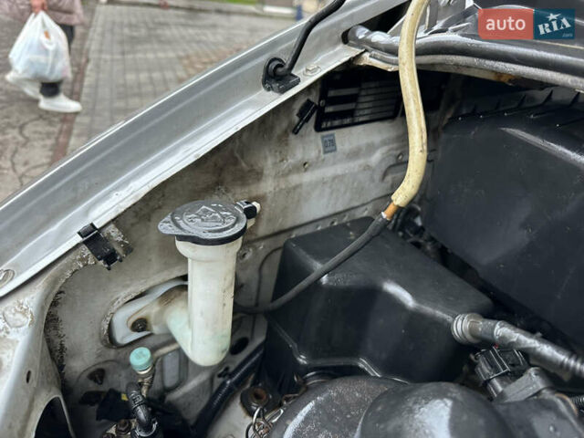 Серый Хендай H-1, объемом двигателя 2.5 л и пробегом 192 тыс. км за 5350 $, фото 7 на Automoto.ua