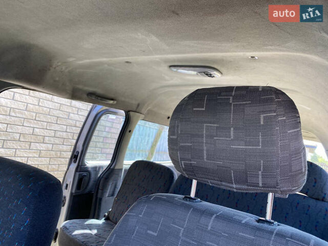 Серый Хендай H-1, объемом двигателя 2.48 л и пробегом 300 тыс. км за 3300 $, фото 9 на Automoto.ua