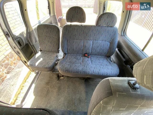 Серый Хендай H-1, объемом двигателя 2.48 л и пробегом 300 тыс. км за 3300 $, фото 7 на Automoto.ua