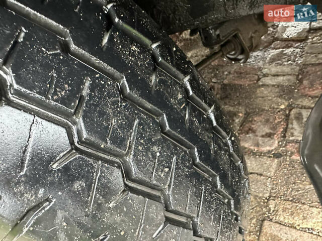 Серый Хендай H-1, объемом двигателя 2.5 л и пробегом 192 тыс. км за 5350 $, фото 2 на Automoto.ua