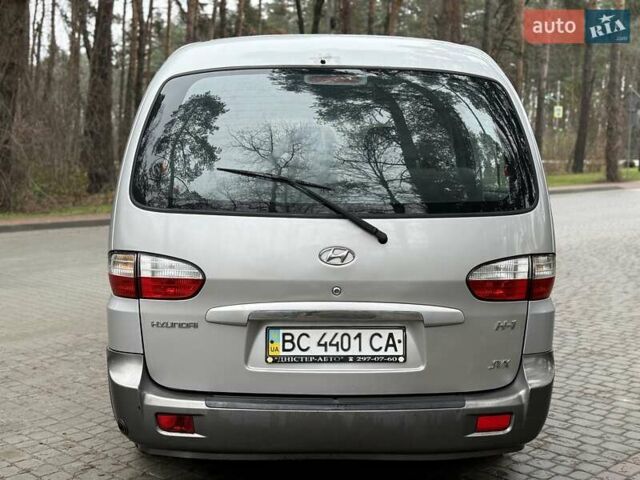 Сірий Хендай H-1, об'ємом двигуна 2.35 л та пробігом 175 тис. км за 4999 $, фото 14 на Automoto.ua