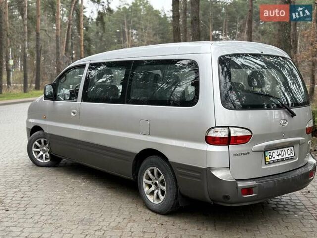 Сірий Хендай H-1, об'ємом двигуна 2.35 л та пробігом 175 тис. км за 4999 $, фото 11 на Automoto.ua