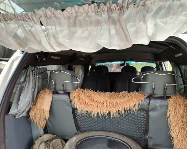 Серый Хендай H-1, объемом двигателя 2.5 л и пробегом 260 тыс. км за 5999 $, фото 8 на Automoto.ua