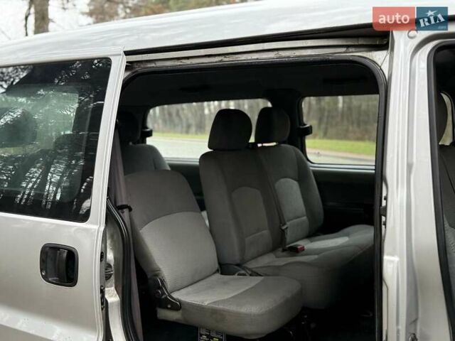 Сірий Хендай H-1, об'ємом двигуна 2.35 л та пробігом 175 тис. км за 4999 $, фото 56 на Automoto.ua