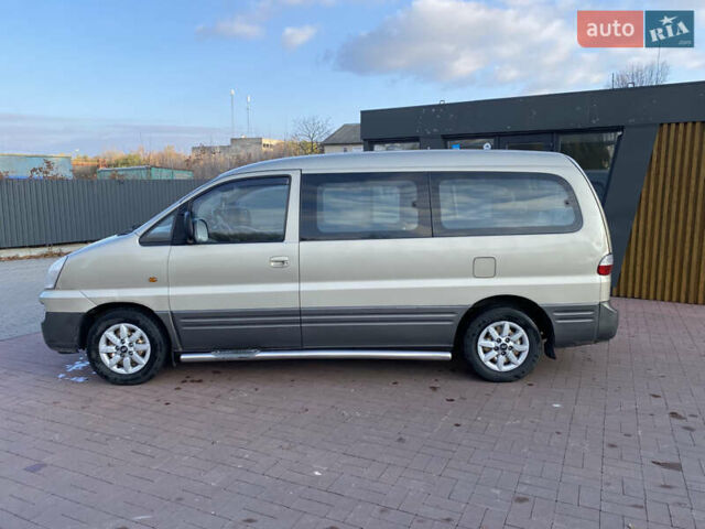 Серый Хендай H-1, объемом двигателя 2.48 л и пробегом 311 тыс. км за 5799 $, фото 9 на Automoto.ua