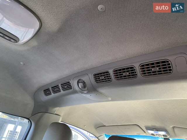 Серый Хендай H-1, объемом двигателя 2.48 л и пробегом 311 тыс. км за 5799 $, фото 28 на Automoto.ua