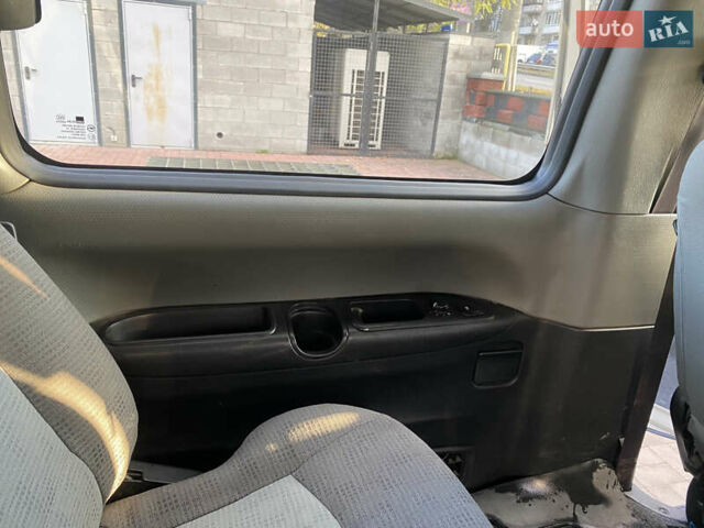 Серый Хендай H-1, объемом двигателя 2.48 л и пробегом 311 тыс. км за 5799 $, фото 27 на Automoto.ua