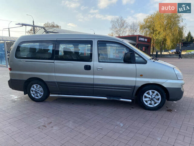 Серый Хендай H-1, объемом двигателя 2.48 л и пробегом 311 тыс. км за 5799 $, фото 4 на Automoto.ua