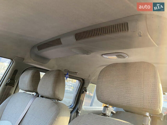 Серый Хендай H-1, объемом двигателя 2.48 л и пробегом 311 тыс. км за 5799 $, фото 10 на Automoto.ua