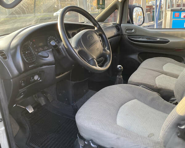 Серый Хендай H-1, объемом двигателя 2.48 л и пробегом 311 тыс. км за 5799 $, фото 19 на Automoto.ua