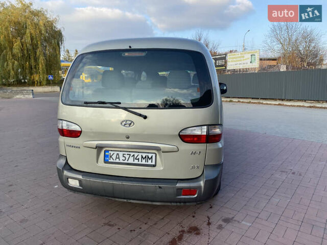 Серый Хендай H-1, объемом двигателя 2.48 л и пробегом 311 тыс. км за 5799 $, фото 6 на Automoto.ua