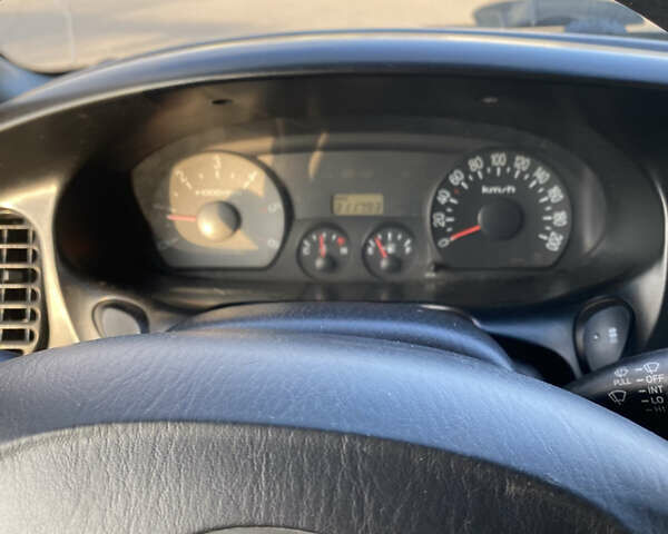 Серый Хендай H-1, объемом двигателя 2.48 л и пробегом 311 тыс. км за 5799 $, фото 16 на Automoto.ua