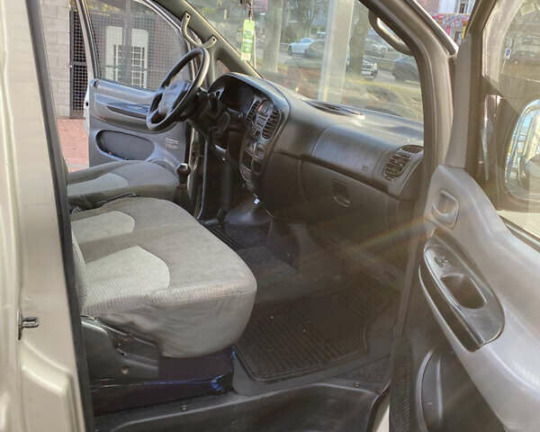 Серый Хендай H-1, объемом двигателя 2.48 л и пробегом 311 тыс. км за 5799 $, фото 33 на Automoto.ua